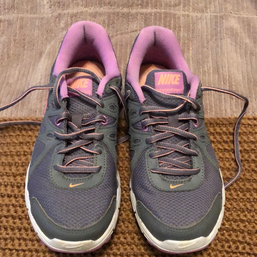 Nike Tennis Shoes